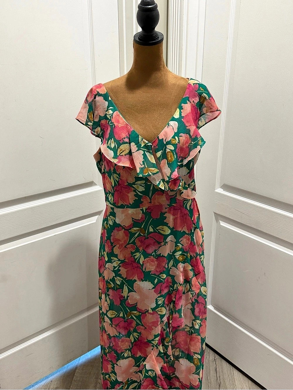 London Times Floral Maxi Dress in Green & Pink Size 12 Like New